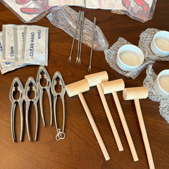 24pc Lobster Bake Crab Shellfish Seafood Tool Kit - for 4 w/Mallets and Crackers - Picture 2 of 9
